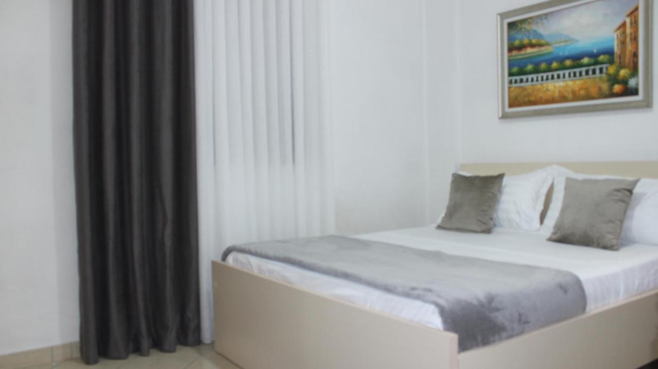 Deni'S Family Apartment In New Blvd 티라나 외부 사진