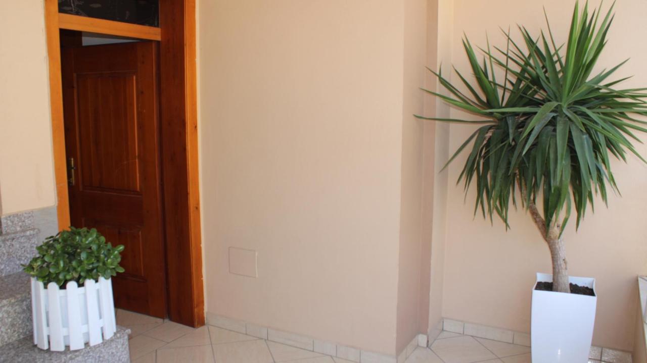 Deni'S Family Apartment In New Blvd 티라나 외부 사진